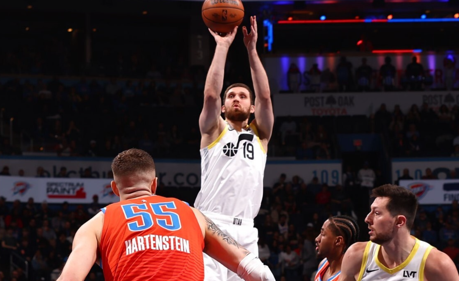 Юта з Михайлюком програла Оклахомі, Сакраменто завдало поразки Хʼюстону у матчі НБА